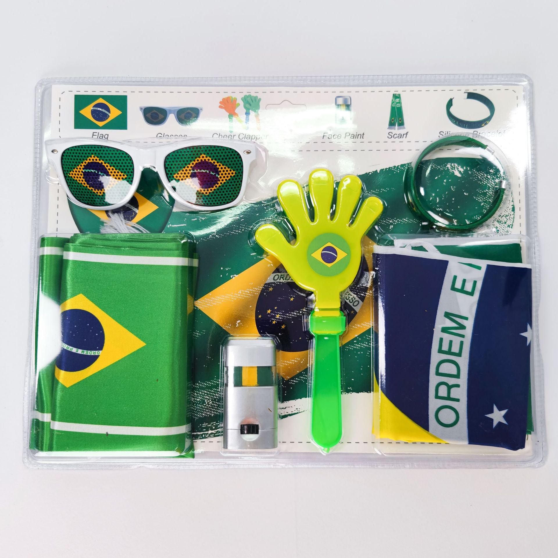US, Canada and Mexico 2026 World Cup peripheral products, football fans, scarves, Mexican flags, cheering glasses, face color